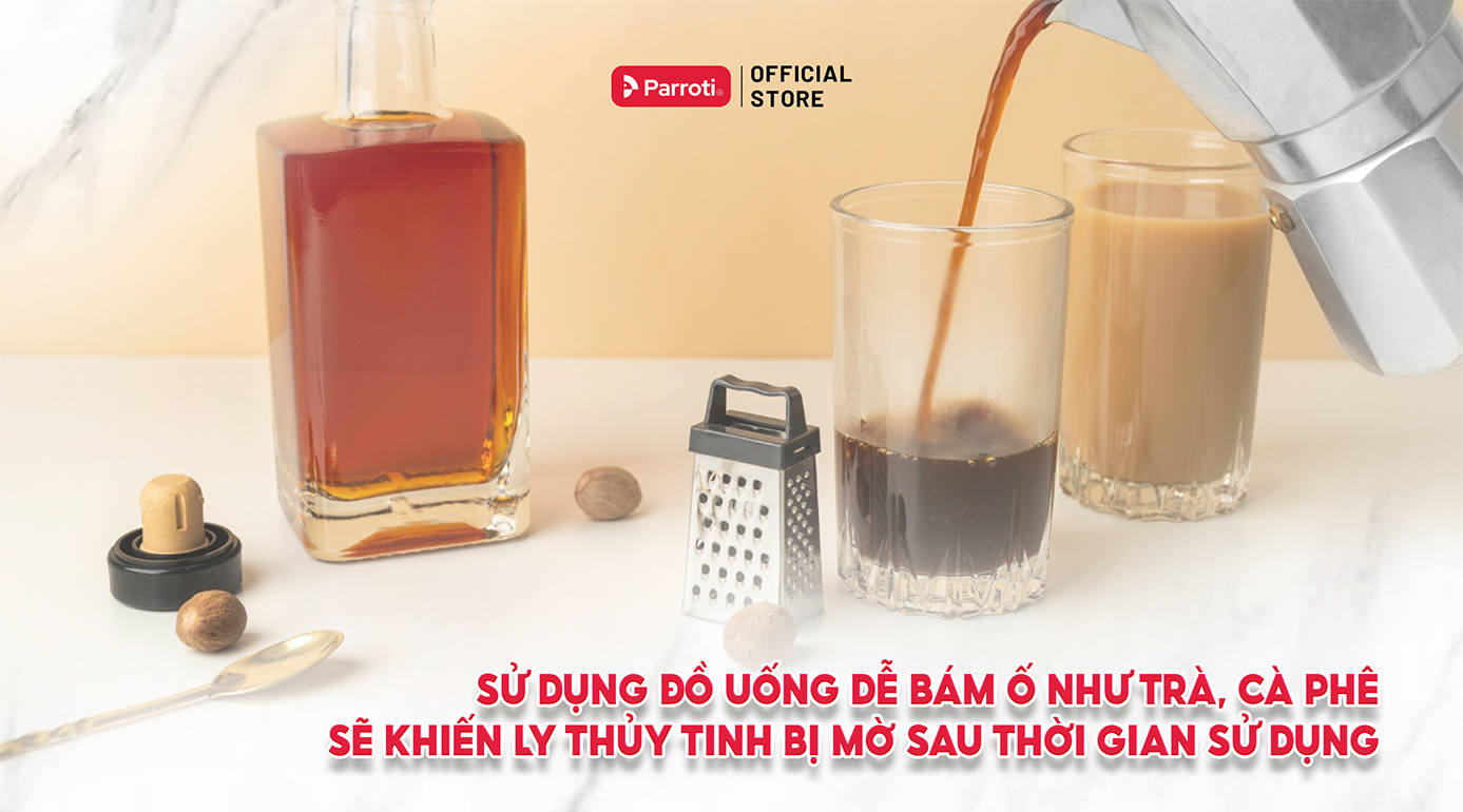Sử dụng các loại đồ uống dễ bám ố như trà, cà phê chính là nguyên nhân khiến ly thủy tinh bị sỉn màu