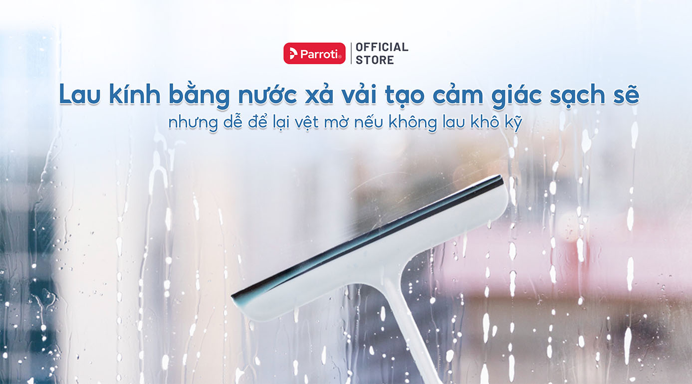 Lau kính bằng nước xả vải tuy hiệu quả nhưng dễ để lại vệt mờ nếu không lau kỹ