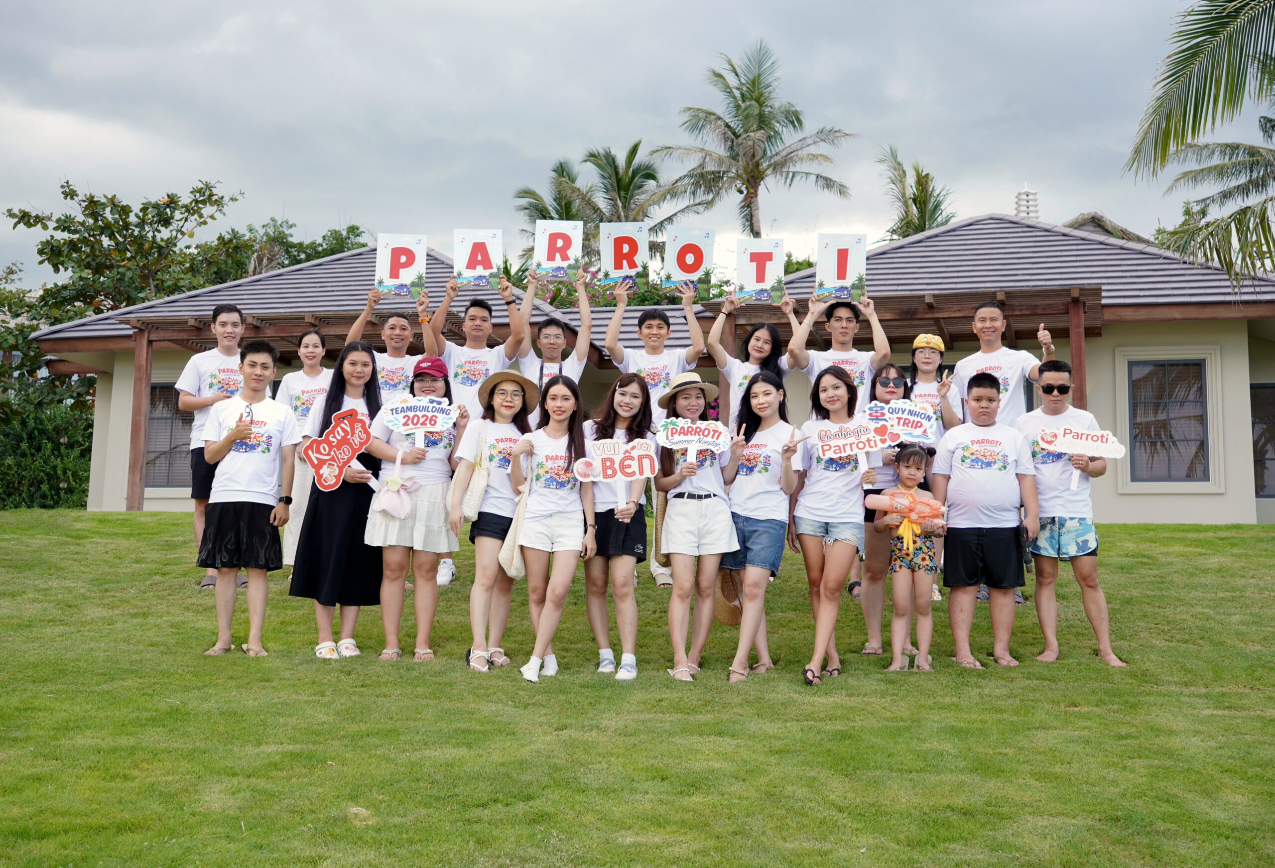 Parroti tại Crown Retreat